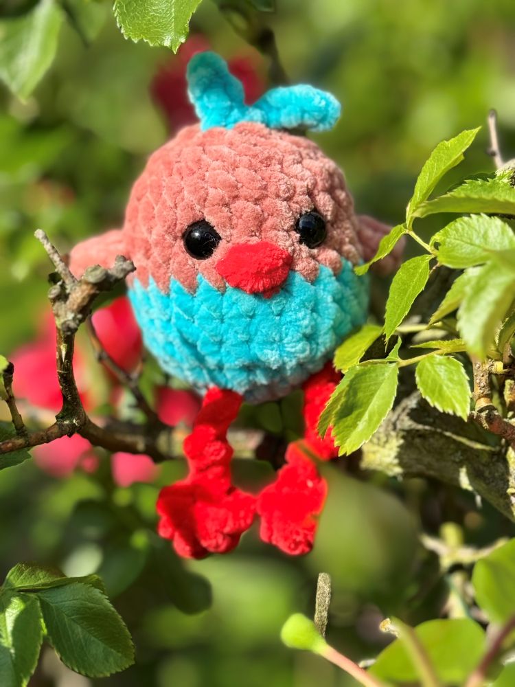 Ptaszek szydełkowy handmade – miękka przytulanka i wyjątkowa dekoracja
