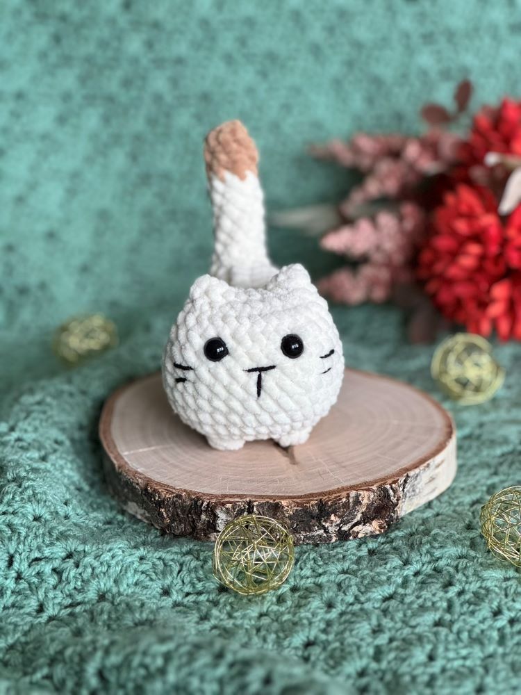 Crocheted plush cat, handmade, handicraft.