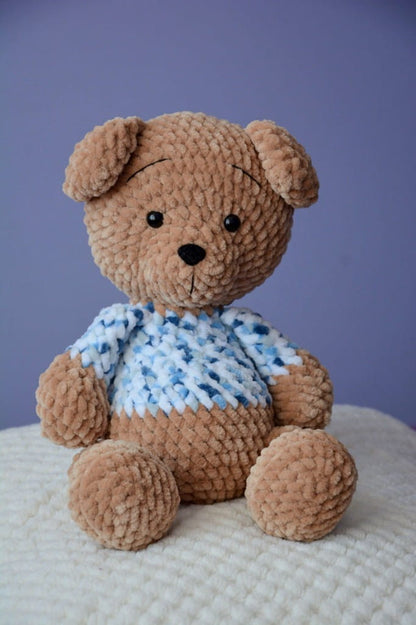 Miś chłopiec w sweterku handmade rękodzieło ręcznie zrobiony na szydełku_1