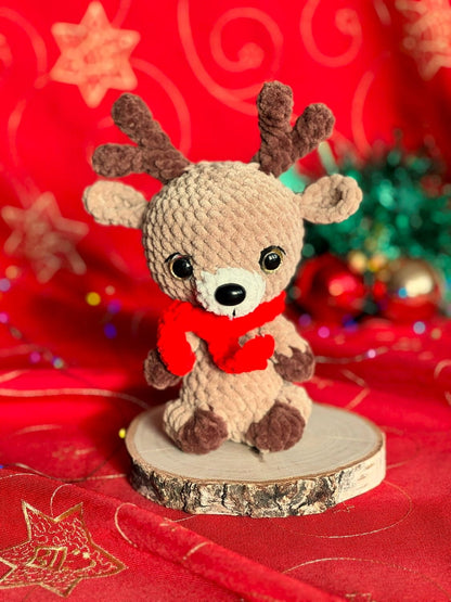 Beżowy reniferek w czerwonym szaliku_1