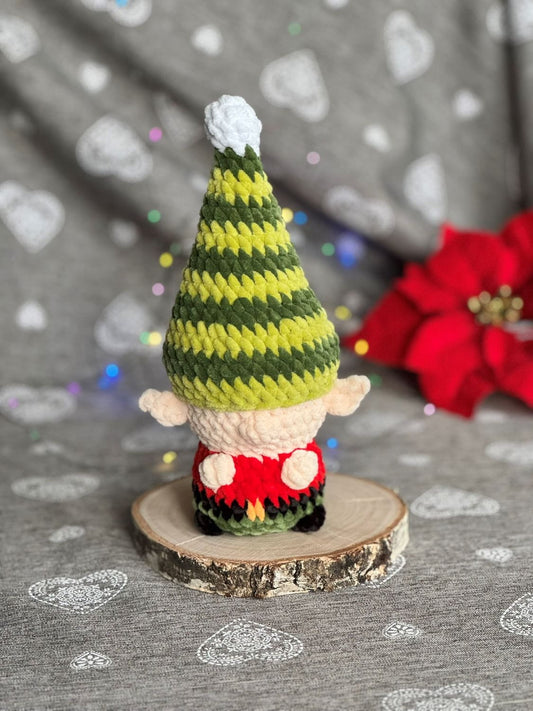 Świąteczny elf w zielonej czapce w paski_1