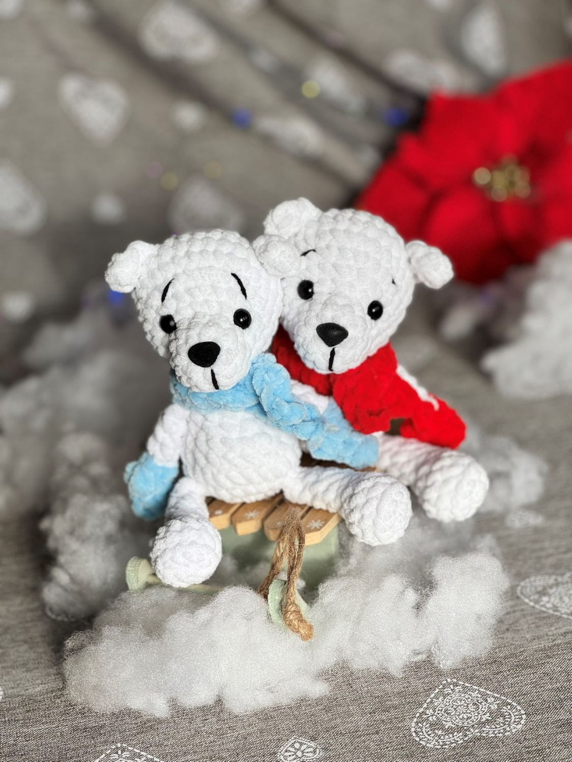 Miś polarny z czerwonym (lub niebieskim) szalikiem_1