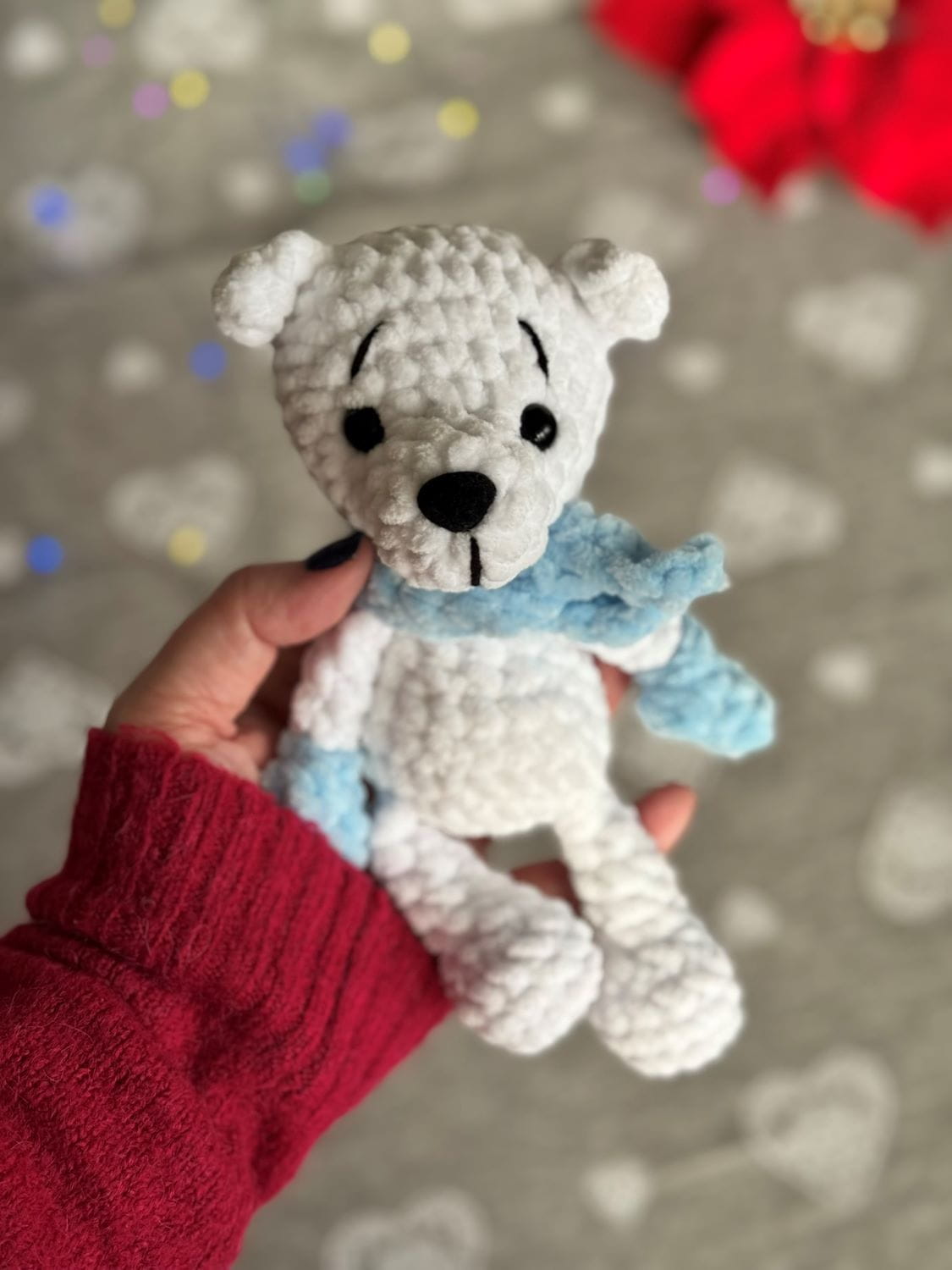 Miś polarny z czerwonym (lub niebieskim) szalikiem_6