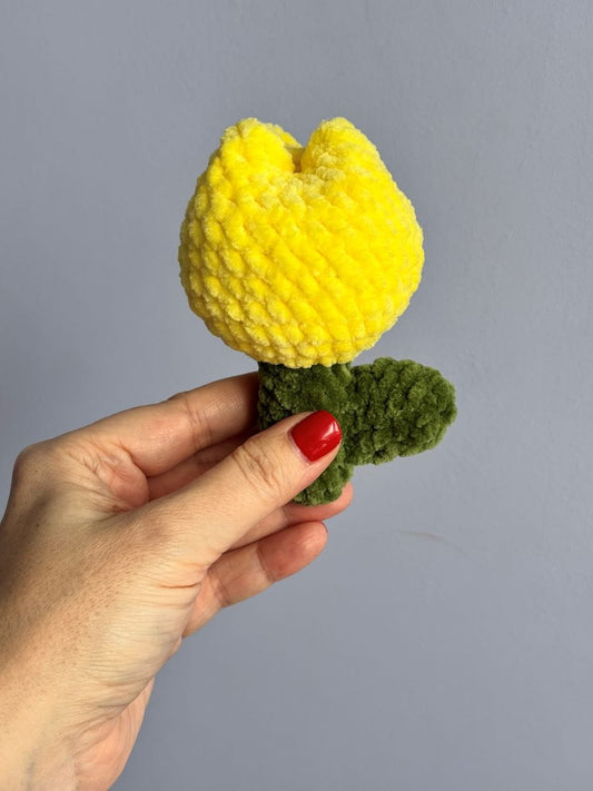Tulipan kwiatek pluszowy na szydełku_1