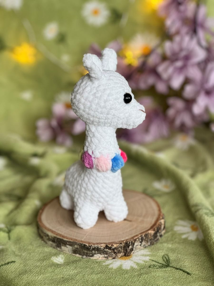 Alpaka lama biała pluszowa na szydełku_5