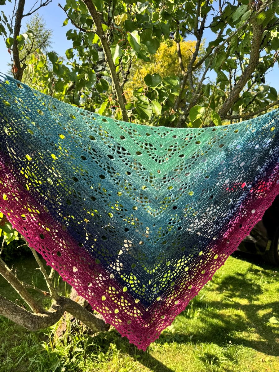 Ażurowa, wielobarwna chusta szydełkowa trójkątna_2