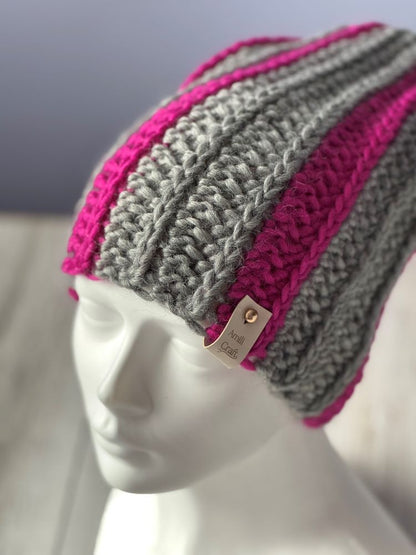 Czapka handmade na szydełku – szaro-różowa3