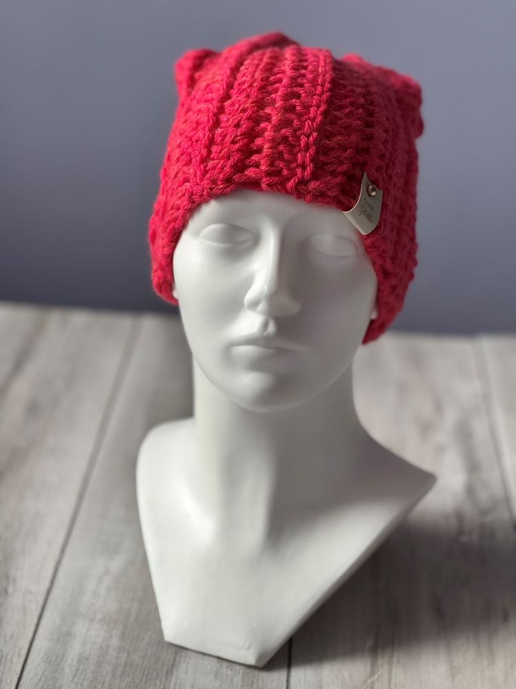 Czapka handmade na szydełku – malinowy róż 2