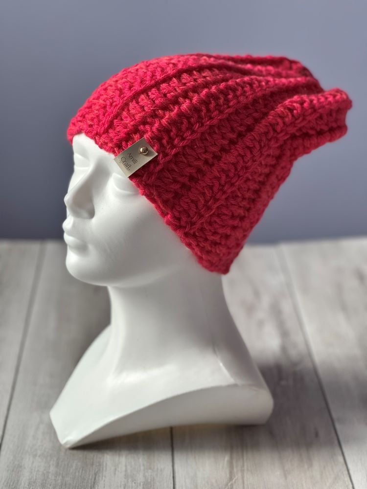  Czapka handmade na szydełku – malinowy róż 3