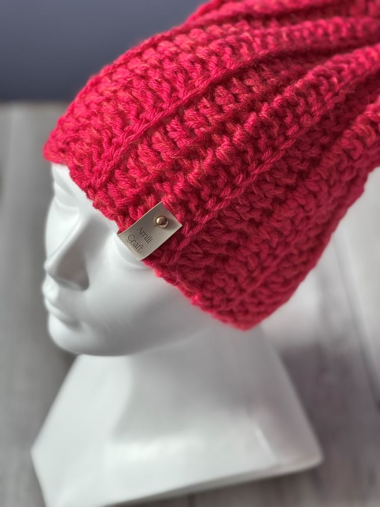 Czapka handmade na szydełku – malinowy róż 4