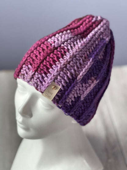 Czapka handmade na szydełku – fioletowo-różowa z akcentami brązu 4