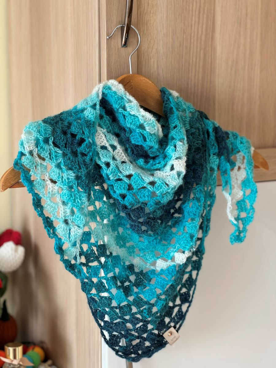 Ręcznie robiona chusta szydełkowa „Morska Bryza” 4