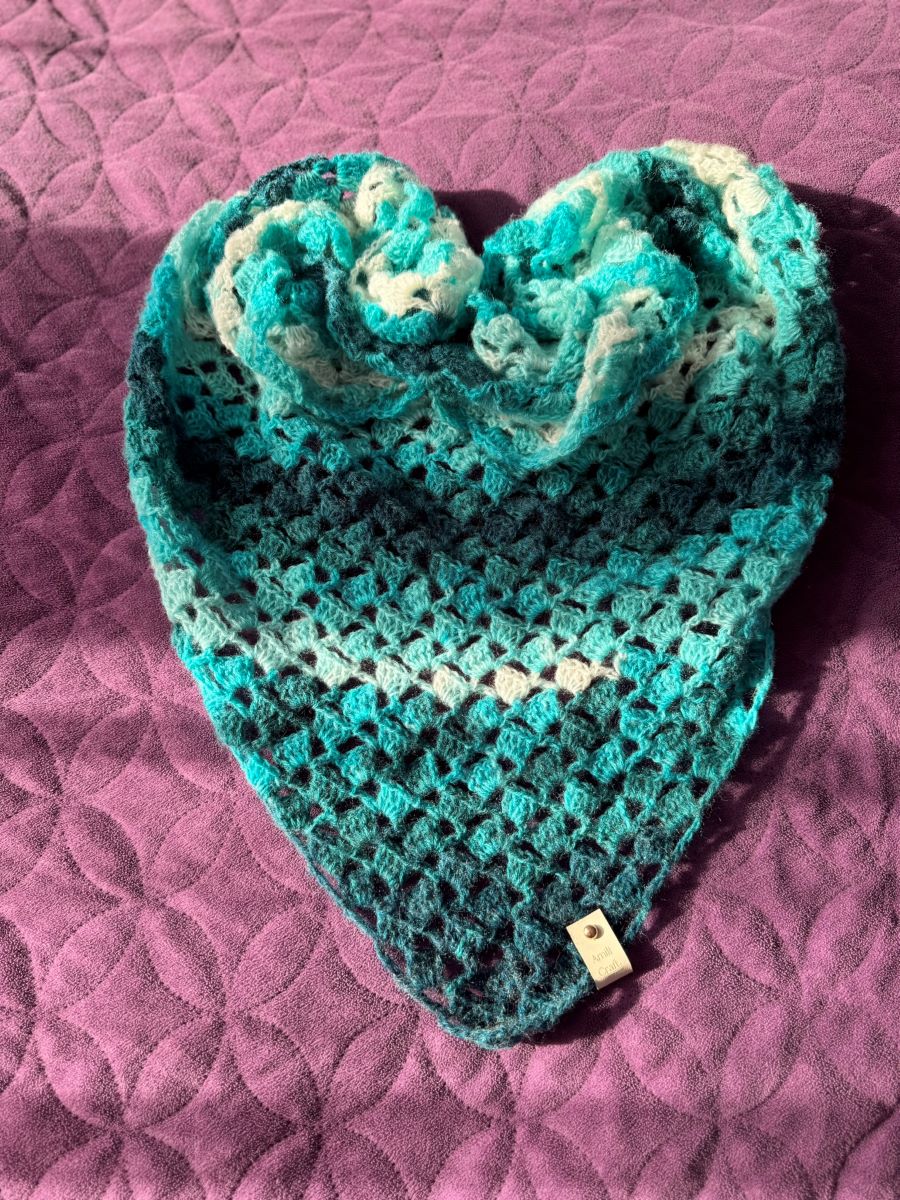 Ręcznie robiona chusta szydełkowa „Morska Bryza” 2