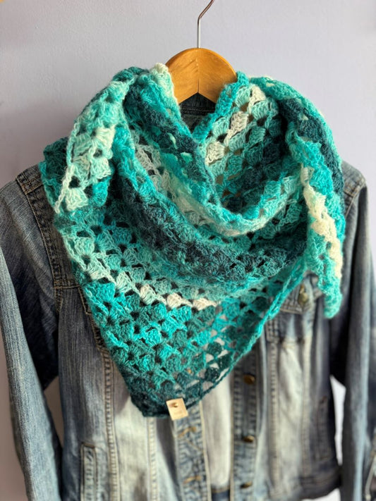 Ręcznie robiona chusta szydełkowa „Morska Bryza” 1