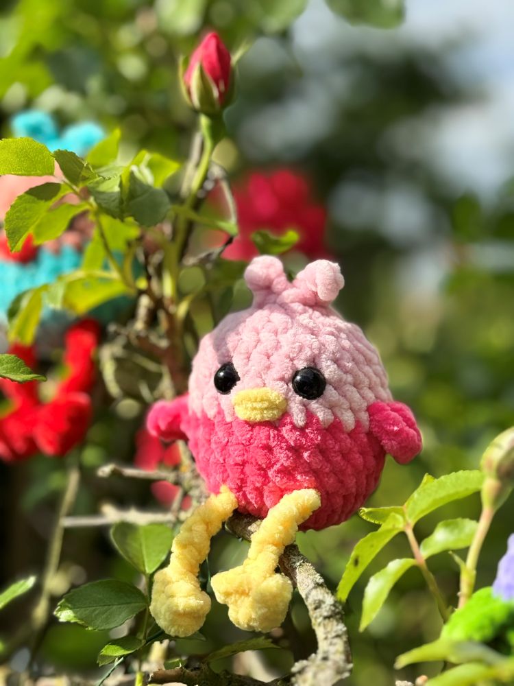 Ptaszek szydełkowy handmade – miękka przytulanka i wyjątkowa dekoracja