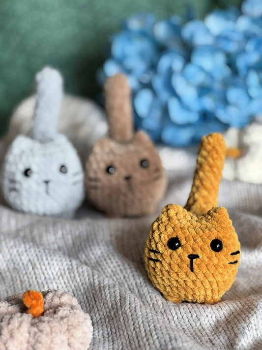 Kotek szydełkowy pluszowy handmade rękodzieło