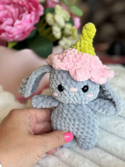 Królik szydełkowy „Tulipanek” – ręcznie wykonana maskotka amigurumi