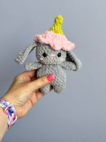 Królik szydełkowy „Tulipanek” – ręcznie wykonana maskotka amigurumi