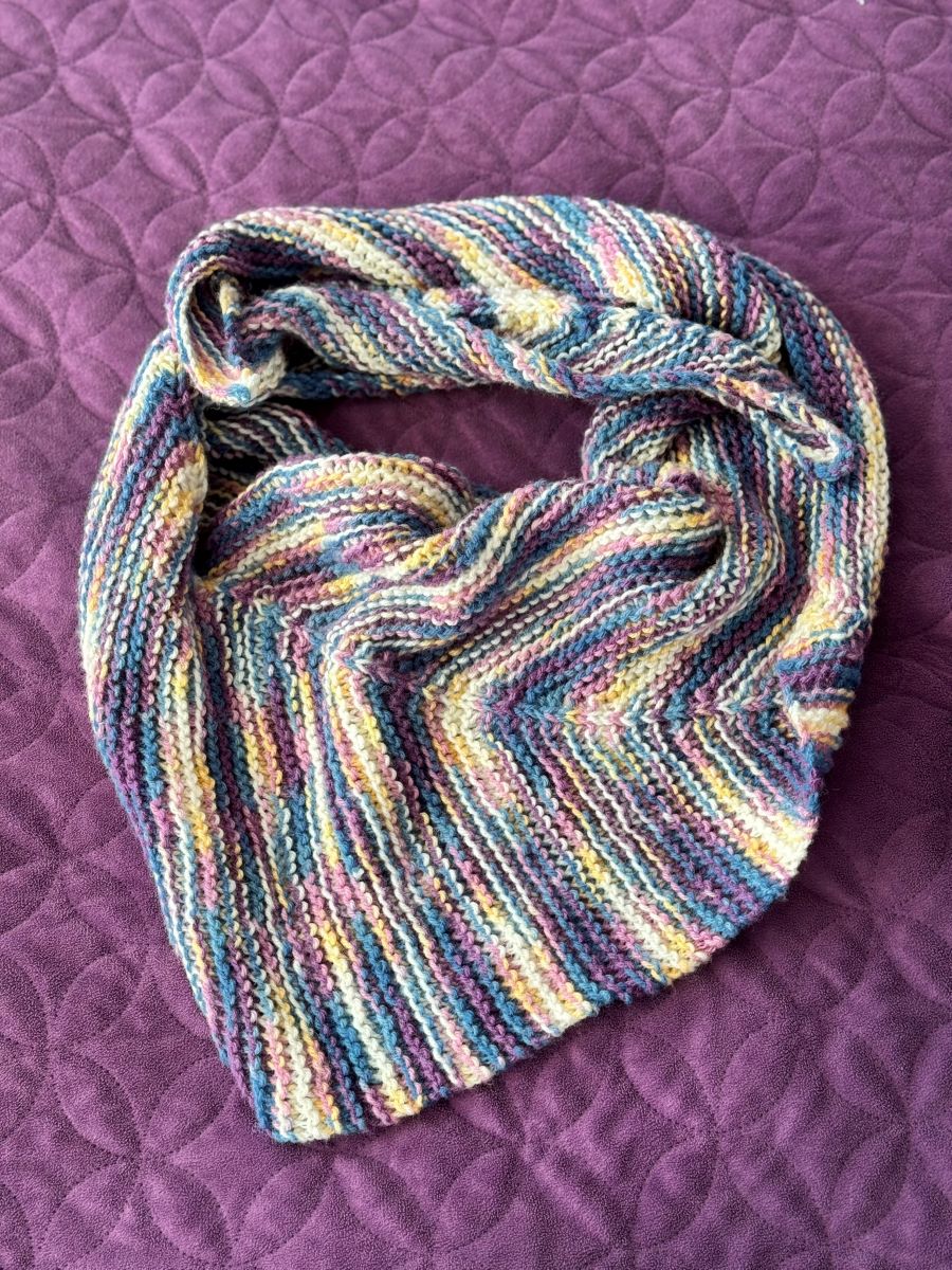 Ręcznie robiona chusta na drutach - kolorowa, miękka i wyjątkowa "Strzałka"