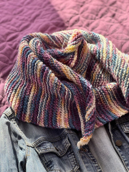 Ręcznie robiona chusta na drutach - kolorowa, miękka i wyjątkowa "Strzałka"