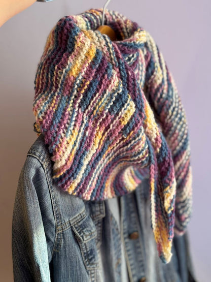 Ręcznie robiona chusta na drutach - kolorowa, miękka i wyjątkowa "Strzałka"